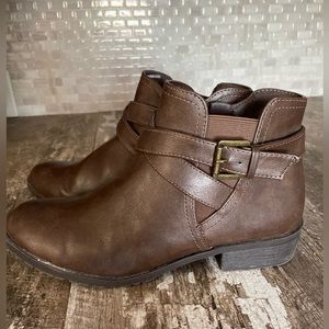 Time and Tru Women’s Buckle Strap Ankle Booties